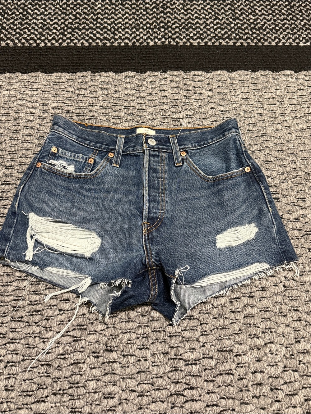 Levi’s 501 Original High Rise Denim Shorts Women’s 27 Distressed Cutoff Raw Hem